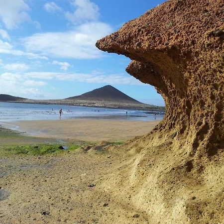 - Cerca De La Playa *